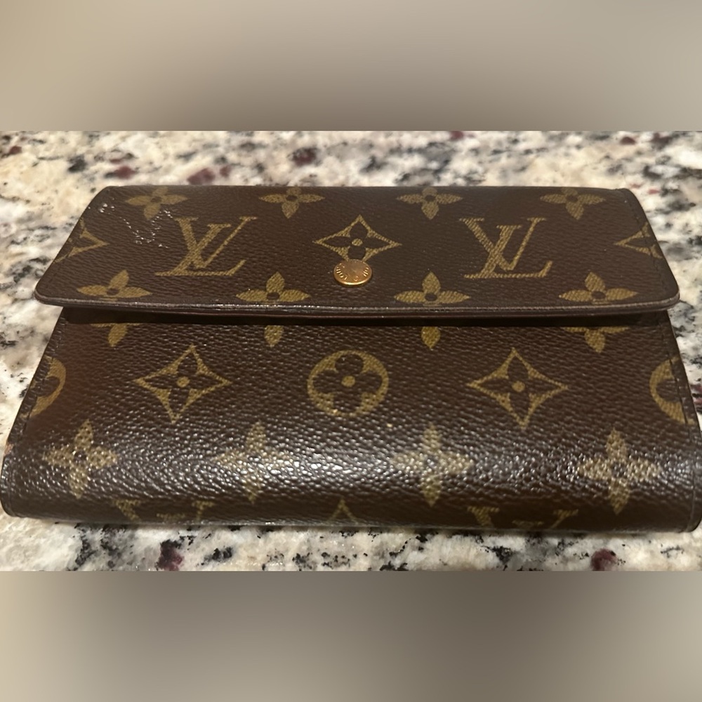 Louis Vuitton Wallet - Authentic SP0095